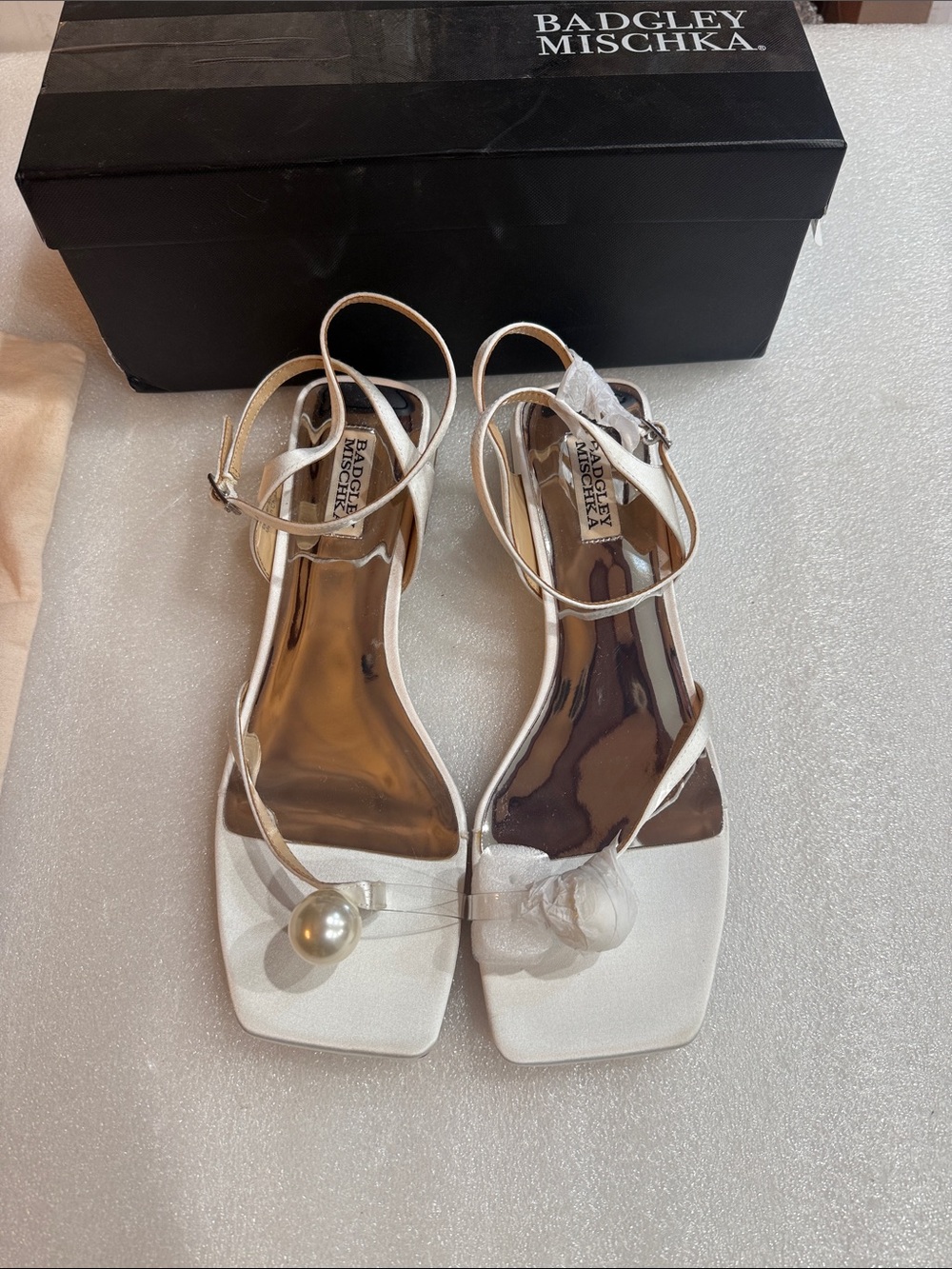 Badgley Mischka Women's LOLA Heeled Sandal, Soft White, Size 10 new